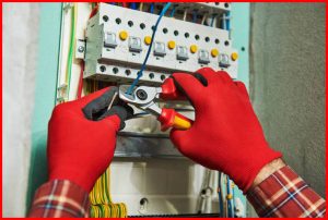 A lakásfelújítás során a legjobb értékelésű villanyszerelők biztosítják, hogy minden elektromos munka kifogástalanul legyen elvégezve.