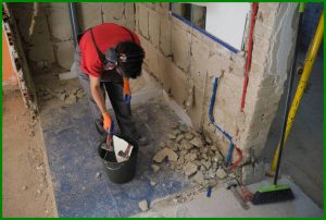 Az 100 éves házak felújítása során tartsunk szem előtt olyan megoldásokat, amelyek segítségével az épületet megfelelően modernizálhatjuk, anélkül hogy elveszítenénk annak történelmi jellegzetességeit.