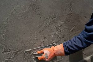 Online becslések, offline tökéletesség: Lakásfelújítás 2025 valósága.